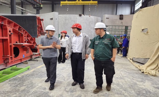2024年7月5日，市建委初審工作組一行到訪裝配式總公司實地考察調(diào)研_副本.jpg