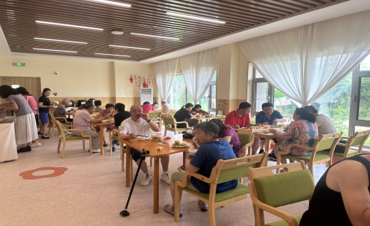 2024年8月10日，養(yǎng)老公司“親親鄰里食堂”盛大開業(yè)_副本.jpg