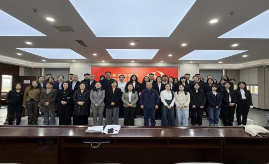 2024年10月18日，集團黨委聯(lián)合長發(fā)擔(dān)保黨支部參加了由朝陽區(qū)黨群服務(wù)中心開展的“傳承革命精神 賡續(xù)紅色血脈”公益黨課_副本.jpg